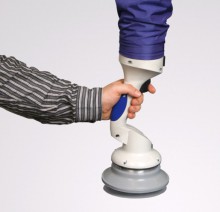 Вакуумный подъемник с присоской для пластиковых пивных кег. Управление типа JoyStik осуществляется одной рукой